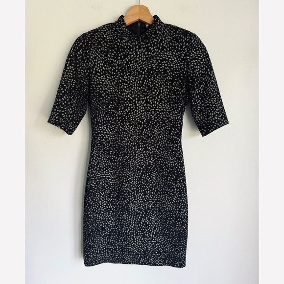 Alice + Olivia • Inka Strong-Shoulder Mockneck Dress - Picture 4 of 8